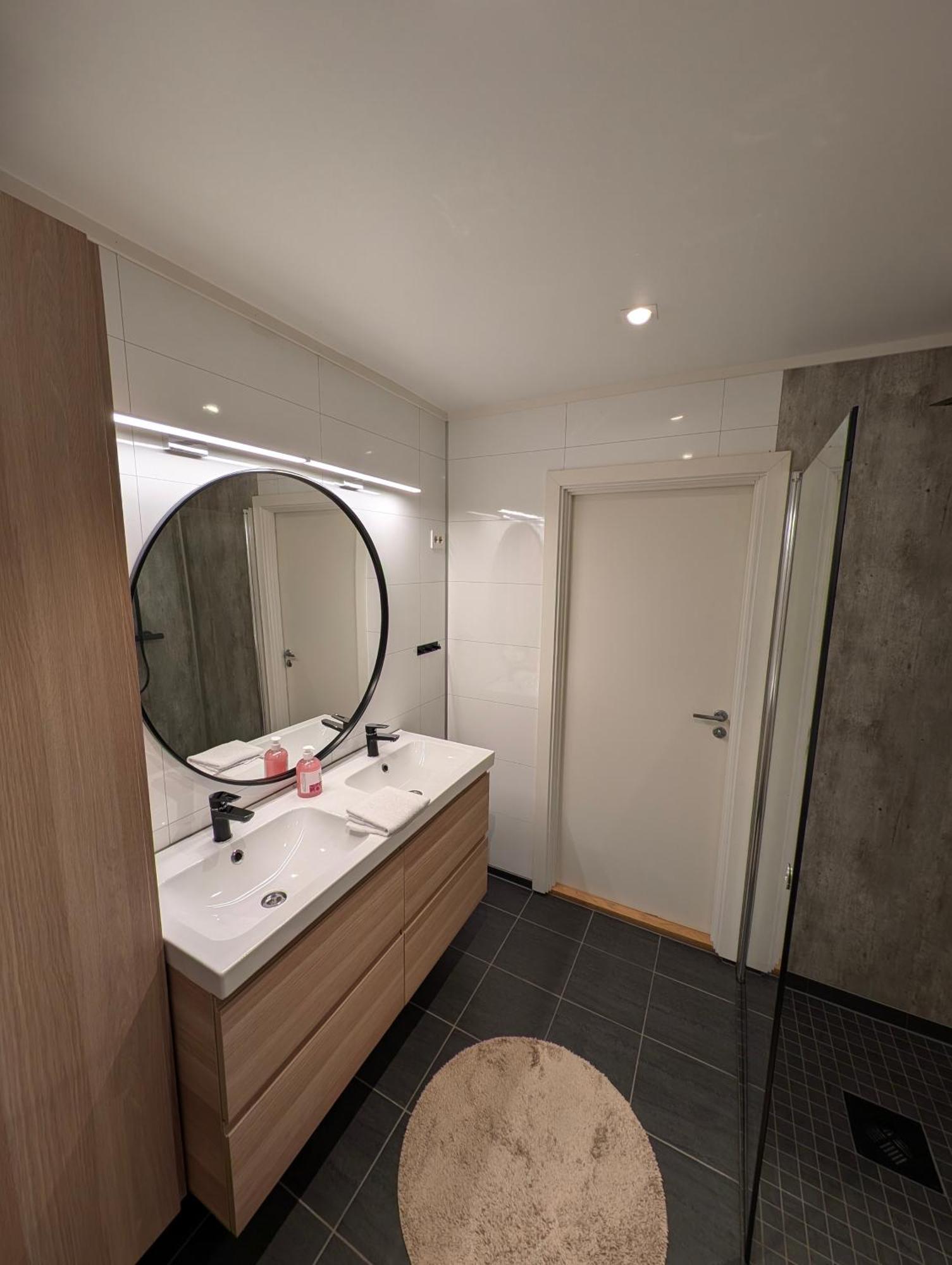 Reine City Apartment Værelse billede